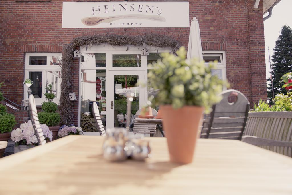 Heinsens Ellerbek Bed & Breakfast Exterior photo